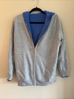 Men's Gray Zip-Up Hooded Sweater with Blue Lining